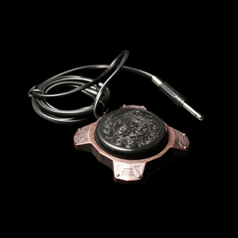 Metallist Dragonhawk Vintage tätoveerimispedaal professionaalseks tätoveerimistööks. Tagab stabiilse juhtimise, libisemisvastase aluse ja kindla ühenduse